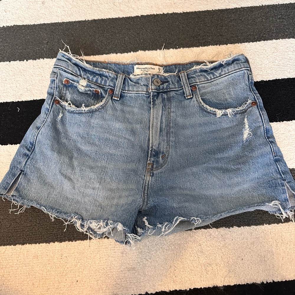 Abercrombie high rise mom short